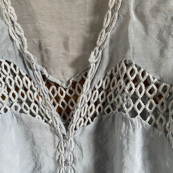 Ellison Blue Size Large Top - Picture 4 of 9